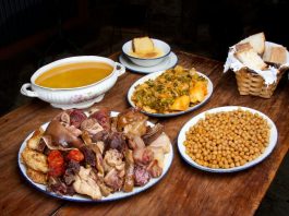 Distintos alimentos del cocido maragato, típico de León