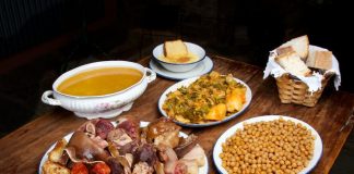 Distintos alimentos del cocido maragato, típico de León